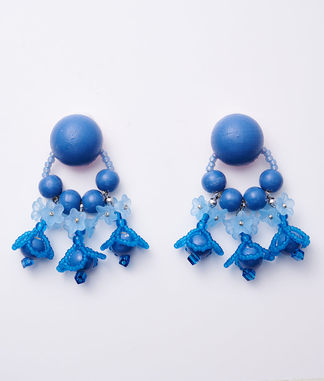 lilibySERI〉WOOD FLOWER MINI HOOP EARRINGS（BLUE）│QUI STORE