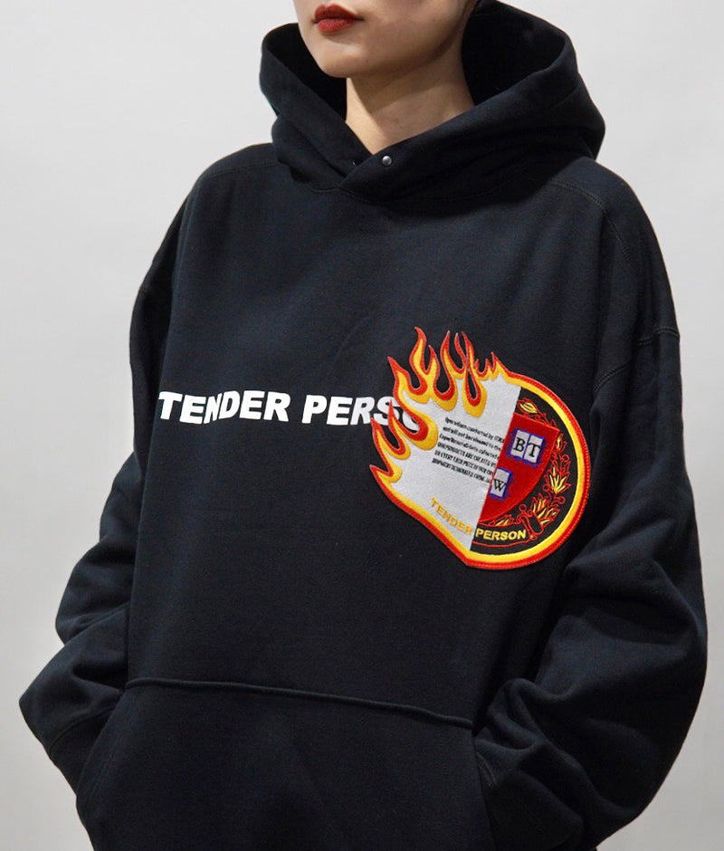 〈TENDER PERSON〉EMBLEM HOODIE / エンブレムフーディー （BLACK）