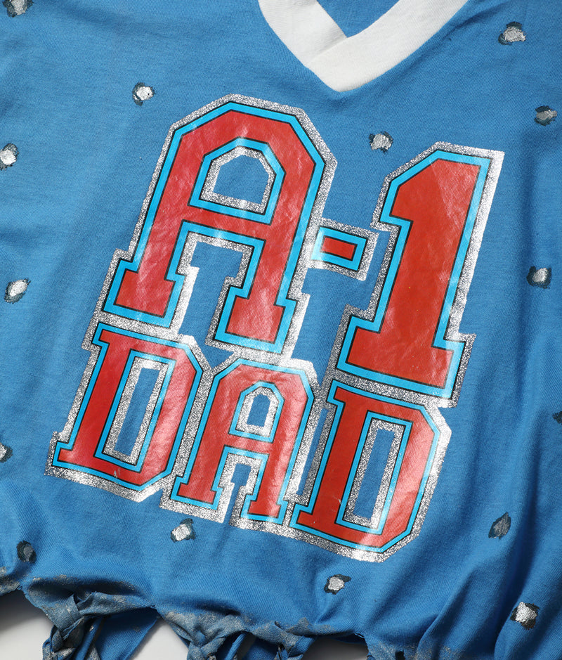 〈QUI × YUUKI from CHAI〉A-1 DAD T-SHIRT/ A-1 DAD Tシャツ（BLUE）